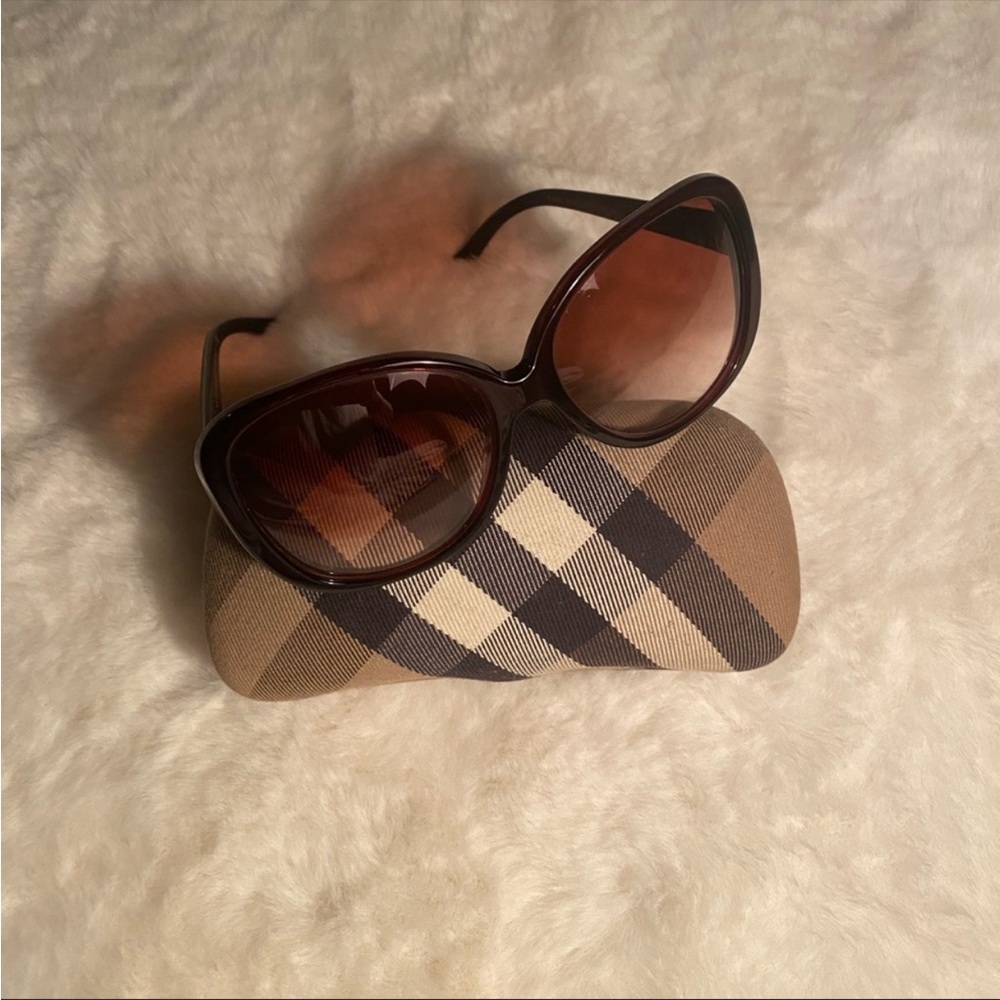 Burberry 💯Authentic - Picture 7 of 9